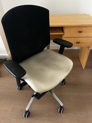 Escritorio y silla de estudio