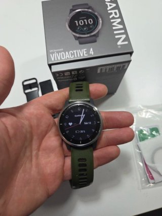 Garmin Vivoactive 4 GPS Smartwatch Grigio
