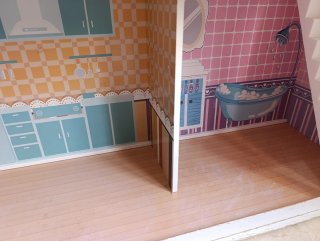 Casita de muñecas de madera