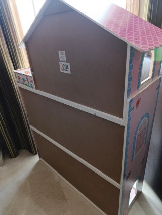 Casita de muñecas de madera
