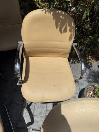 5 Sillas y Sillon: polipiel beige y metal