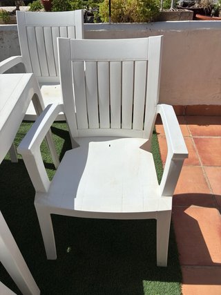 Conjunto terraza , mesa silla colchonetas césped