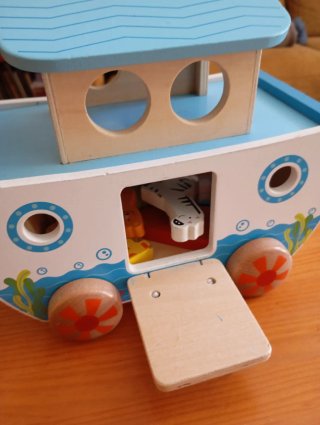 Barco de madera Hape