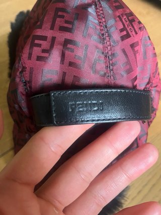 Cappello Fendi Rosso e Nero