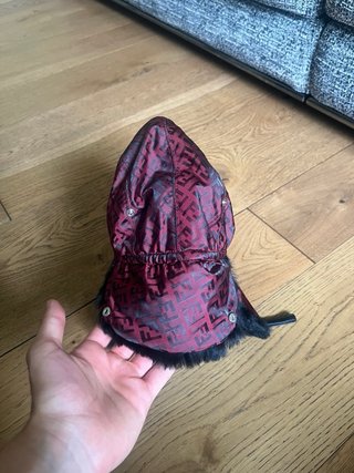 Cappello Fendi Rosso e Nero