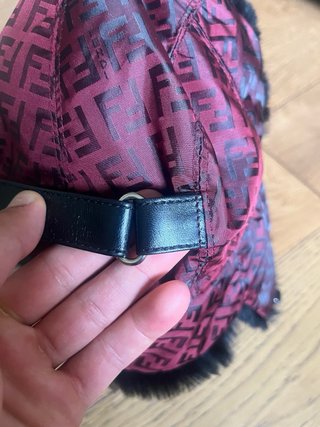 Cappello Fendi Rosso e Nero
