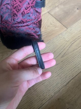 Cappello Fendi Rosso e Nero
