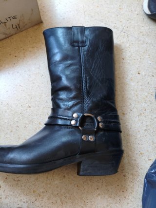 Botas moteras arnés cuero negro