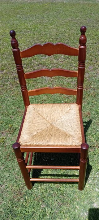 Mesa de comedor y 6 sillas de madera