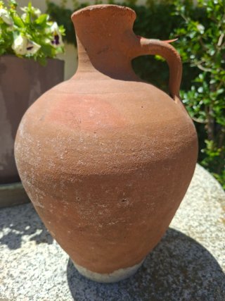 Jarra antigua de cerámica con 1 asa.