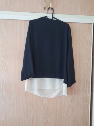 Blusa mujer azul marino y blanca