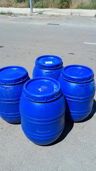 Bidón de plástico pequeño de 100L.