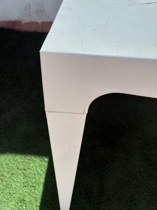 Mesa de terraza blanca de plástico