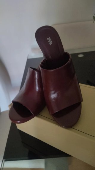 Sandalias Zara Piel. Nuevas, sin estrenar.