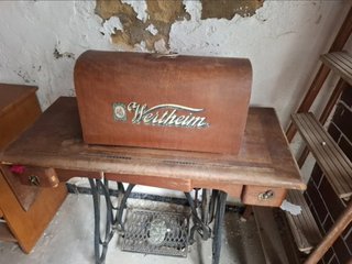 Máquina de coser Wertheim antigua