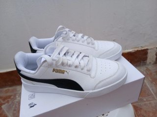 Zapatillas Puma Blancas y Negras