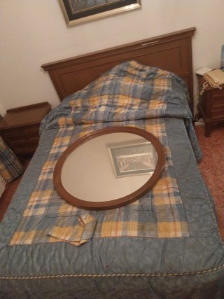 Cama completa de matrimonio  con espejo redondo  T