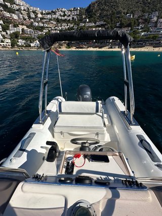 Alquiler Barco Semirrigida 6m 12 PERSONAS