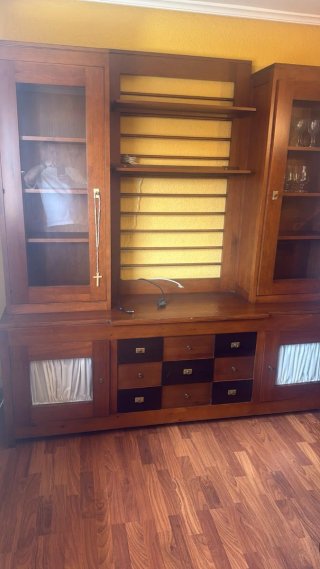Mueble de salón de madera con vitrinas 2m x 2,2m