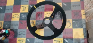 Volante desplazado negro