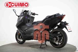 YAMAHA TMAX 560