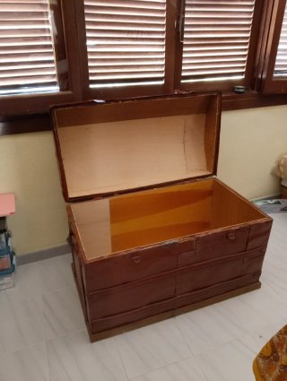 Baúl antiguo de madera