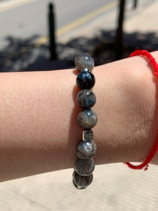 Pulsera de 8 mm de Piedra Azul “Gota de Sangre”