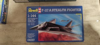 Maqueta Revell Sukhoi S-37 / F-117 (1:144)