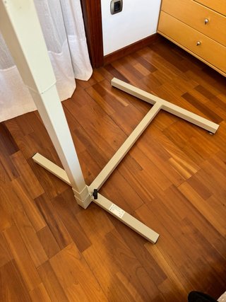 Soporte de pie con asa para incorporarse de la cam