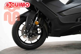 YAMAHA TMAX 560