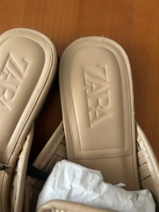 Sandalias Zara Beige con Hebilla Dorada
