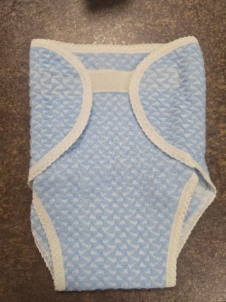 Conjunto bebé: chaquetita y pañalero azul