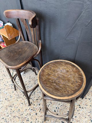 Taburetes de madera estilo Thonet