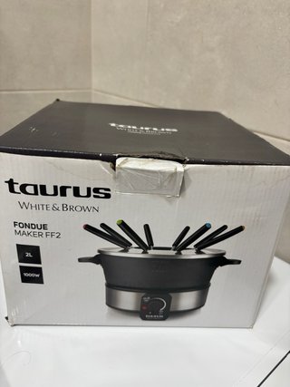 Olla Eléctrica Taurus Blanca, negra y plateada
