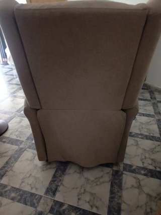 Sillón reclinable eléctrico beige, seminuevo