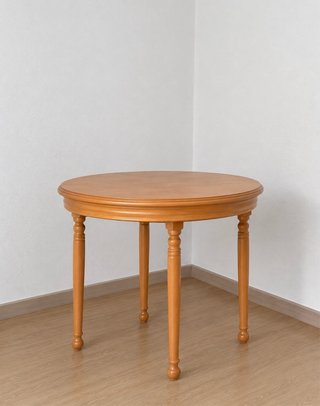 Mesa redonda de madera