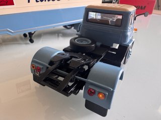 Camión Bedford TK 1:43