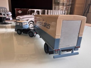 Camión Bedford TK 1:43