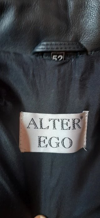 Cazadora de cuero negra
