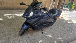Yamaha TMAX Maxi Scooter Negra y Azul