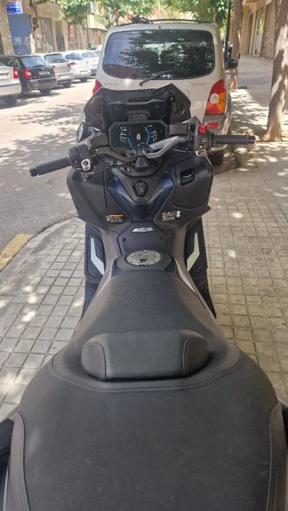 Yamaha TMAX Maxi Scooter Negra y Azul