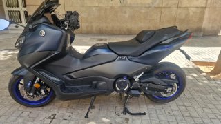 Yamaha TMAX Maxi Scooter Negra y Azul