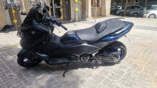 Yamaha TMAX Maxi Scooter Negra y Azul
