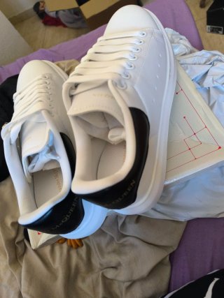 Sneakers Alexander McQueen Bianche e Nere