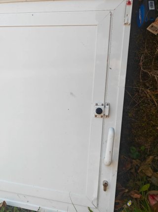 Puerta doble de aluminio blanca
