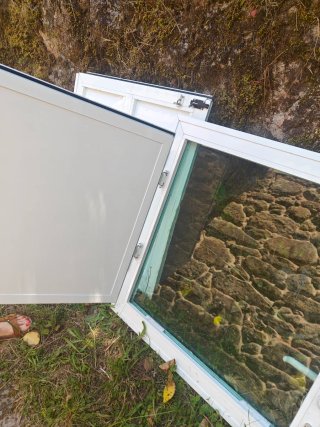 Puerta doble de aluminio blanca