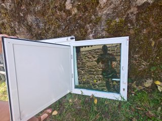 Puerta doble de aluminio blanca