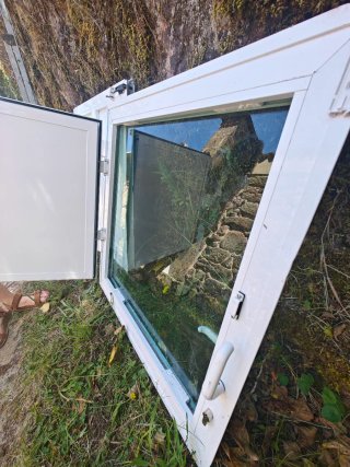 Puerta doble de aluminio blanca