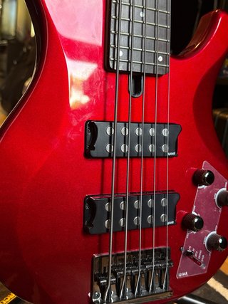 Bajo 5 cuerdas Yamaha TRBX305 CAR