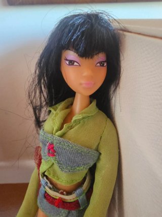 Bambola Hi Glam con capelli lunghi